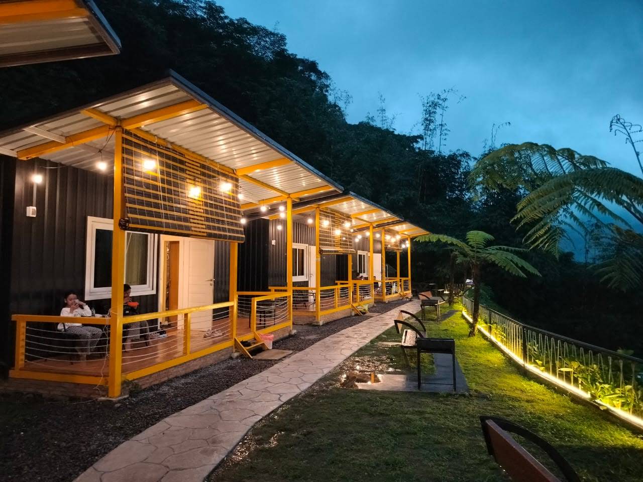 Suasana Camping Malam